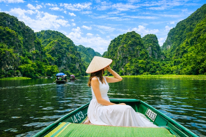 Tam Coc in March and April - Why not try the experience ?
