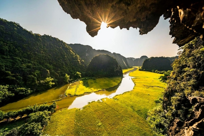 Why visit Tam Coc and Ninh Binh in October and November ?
