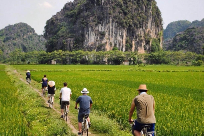 Cycling through the peaceful rice fields of Tam Coc – a total immersion