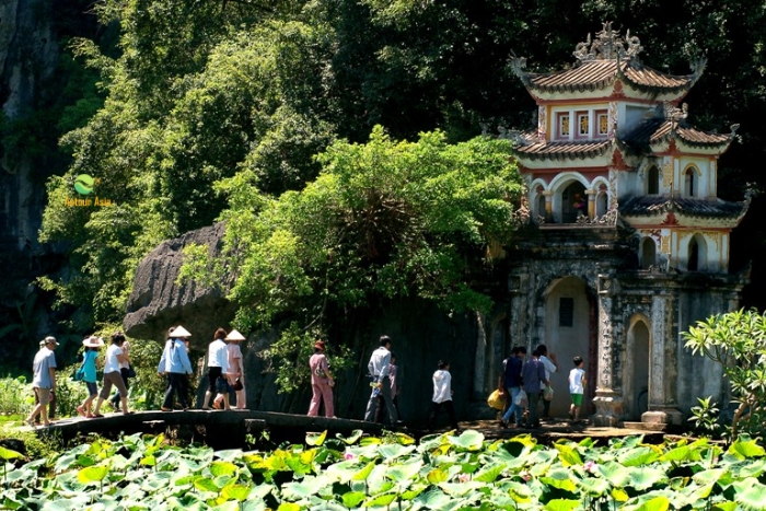 Moments of serenity at Bich Dong Pagoda during 2 days in Tam Coc