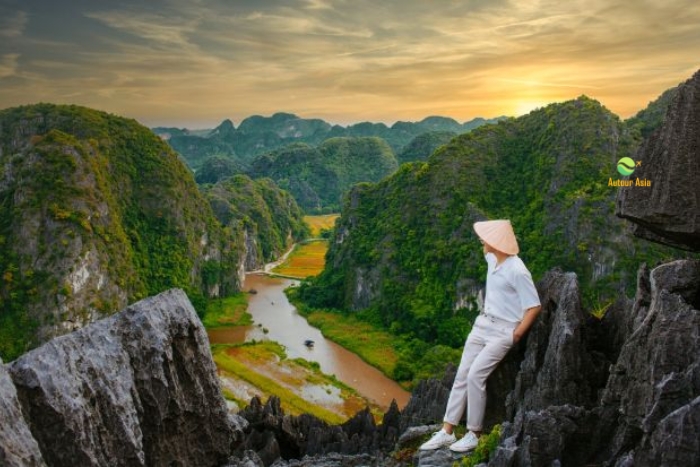 Watching the sunset from Hang Mua during a cheap 2-day trip to Tam Coc