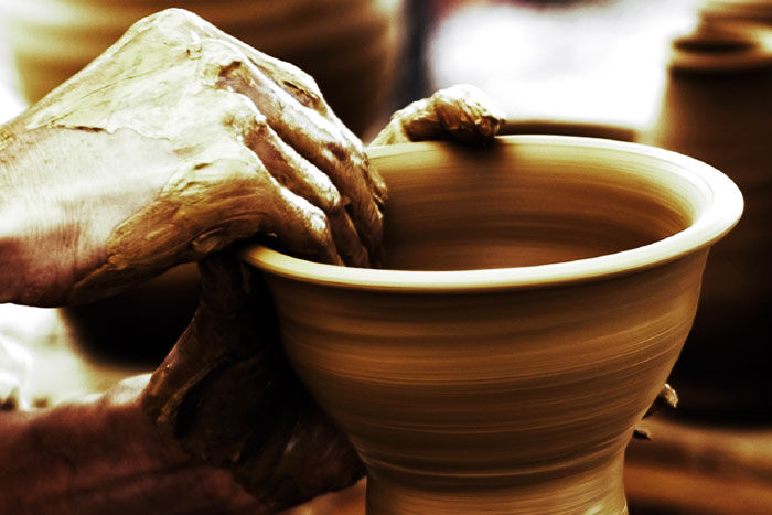 The process of producing artisan porcelain in Bo Bat Village