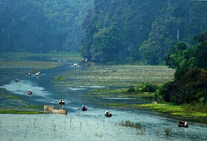 Tràng An boat