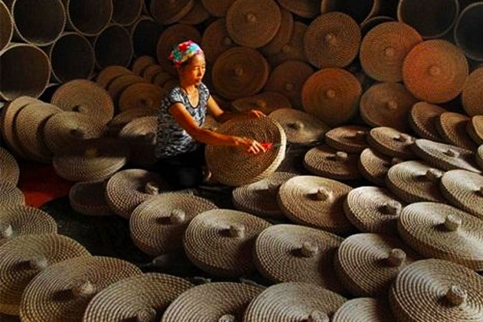 Visit the traditional handicraft village in Ninh Binh is an unique choice