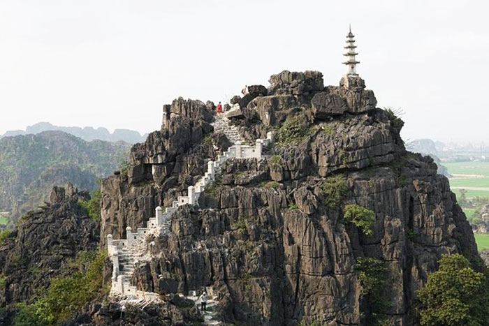 Visit Mua Cave in Ninh Binh