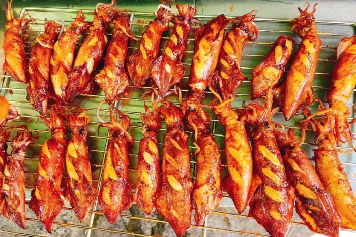 Grilled egg squid among the famous food in Phu Quoc