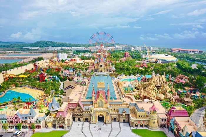 VinWonders Phu Quoc, a colorful world even in the rain