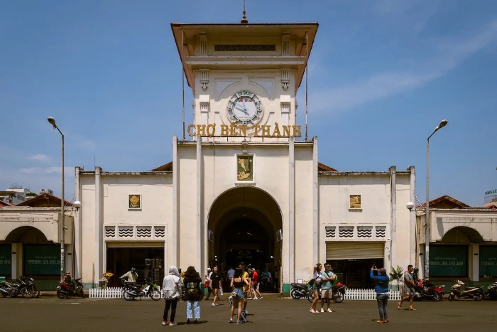 Ben Thanh Market flavors and local life during Saigon shore excursions