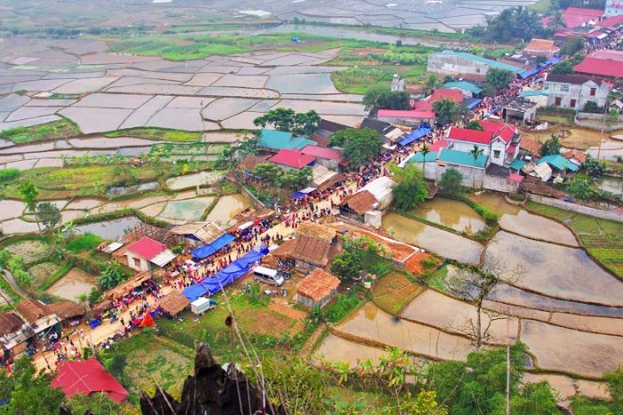 Pho Doan Market - The largest ethnic market in Pu Luong