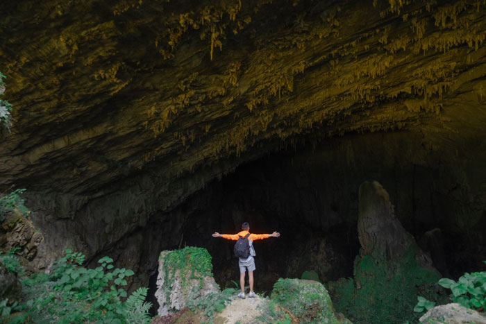 Kho Muong cave