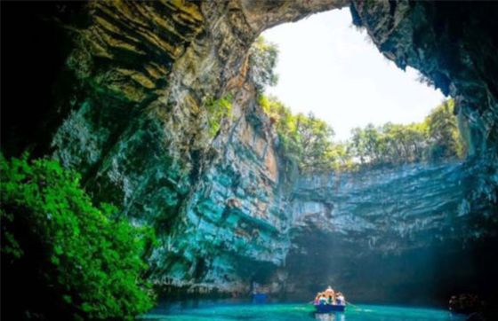 Explore The 4 Best Caves In Quang Binh