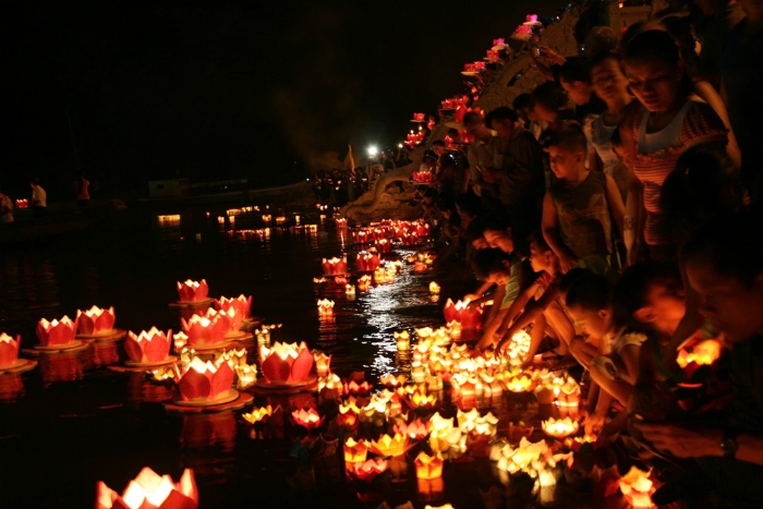 Floating lantern ceremony on Thach Han river, a respectful moment during this festival in Quang Tri
