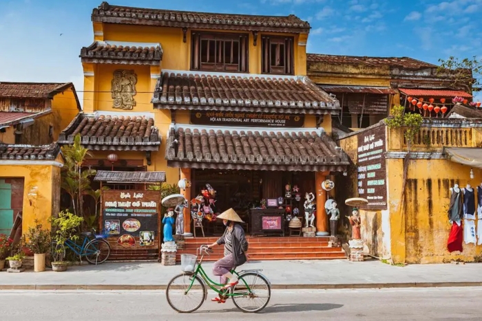 How much should&lrm; you budget for 15 days in Vietnam?