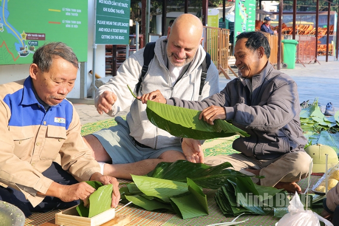The experience of making Banh Chung in Vietnam