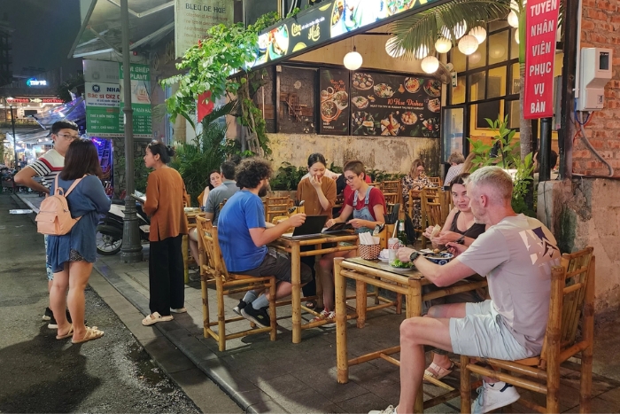 Travel to Vietnam on a budget, eat like local! 
