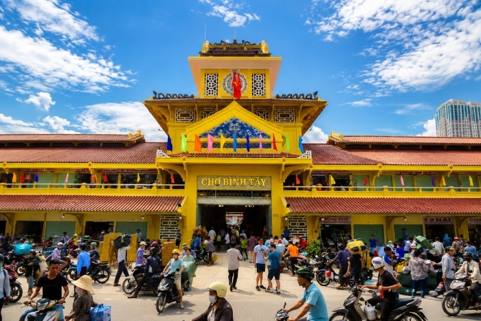 Immersion in the lively atmosphere of Cholon in Ho Chi Minh City
