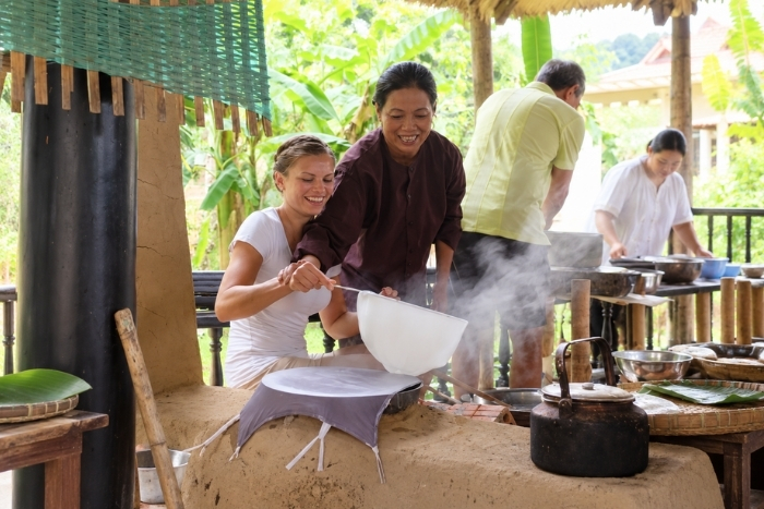 What to do in Vietnam in 15 days with kids ? Try traditional cooking