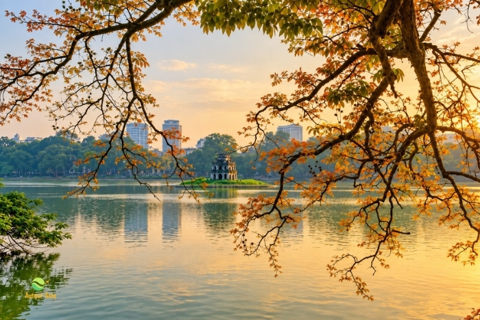 Family walk around Hoan Kiem Lake in Hanoi