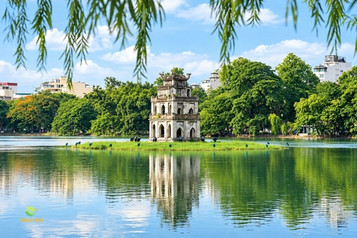 A walk around Hoan Kiem Lake in Hanoi, the first stop of 15 days in Vietnam in March