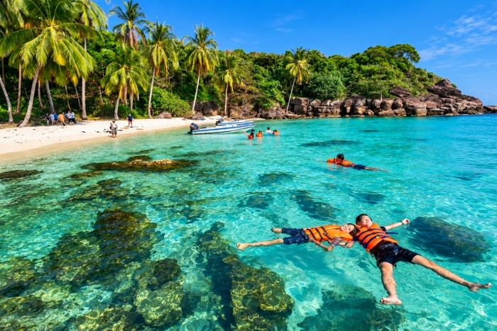 The tropical warmth of the waters of Ong Lang, Phu Quoc