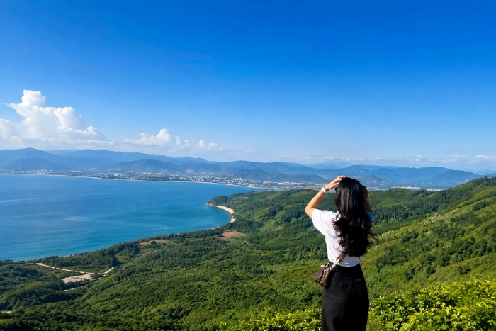 A spectacular panorama from Hai Van Pass