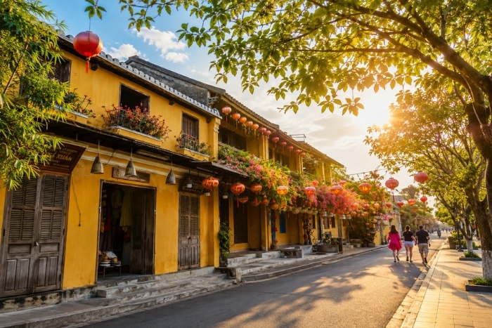 Strolling through the alleys of Hoi An Ancient Town