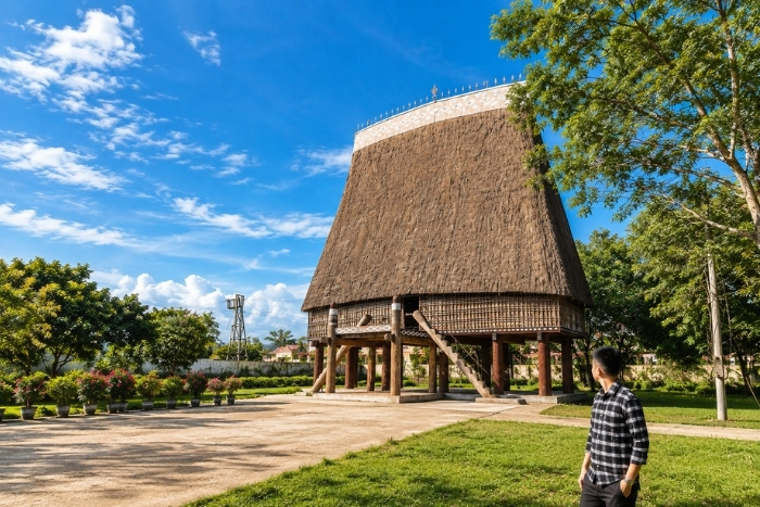 Immersion in the world of Rong houses during a Central Vietnam tour