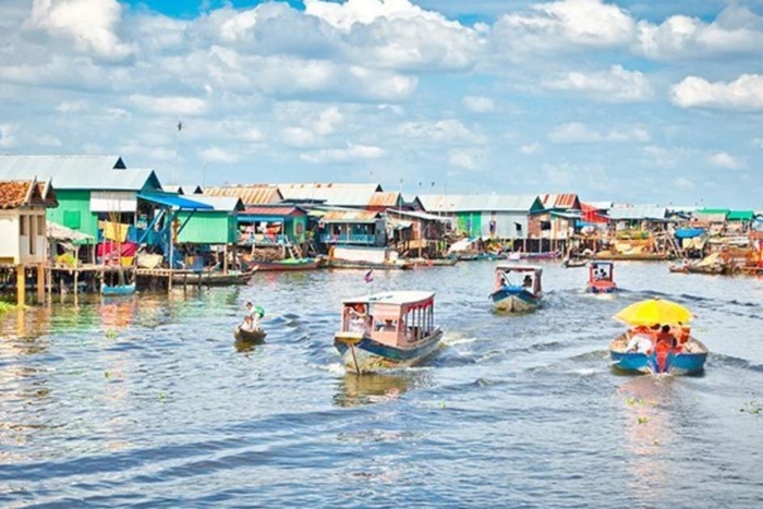 Cambodia’s weather in October is perfect for a cruise on the Tonlé Sap River