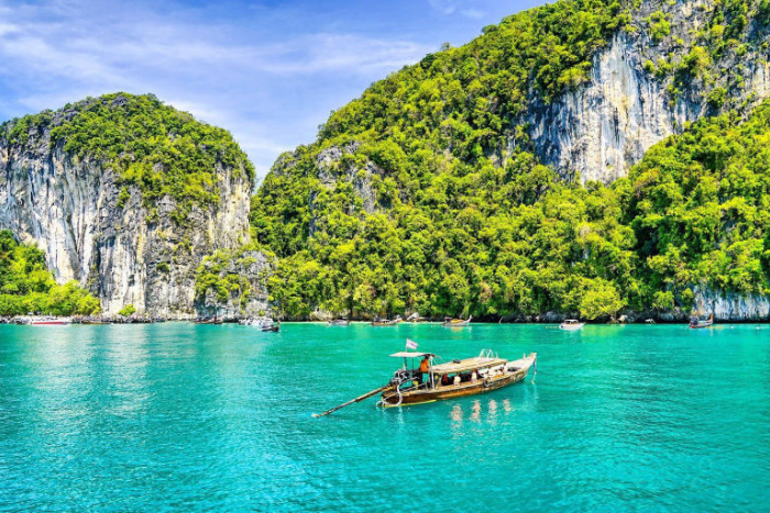 If you're looking for the best September holiday destinations, Thailand will be a perfect choice