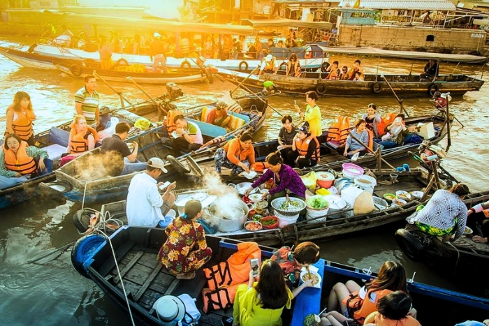 Cai Rang Floating Market - A must-see stop on a family trip in Vietnam