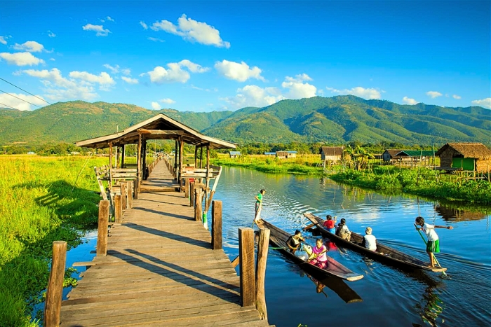 What to do in Myanmar with family ? Exploring the lake life of Inle Lake by boat