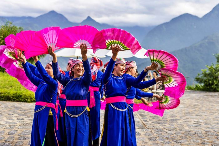 Traditional fan dance of the Tay ethnic group in Sapa