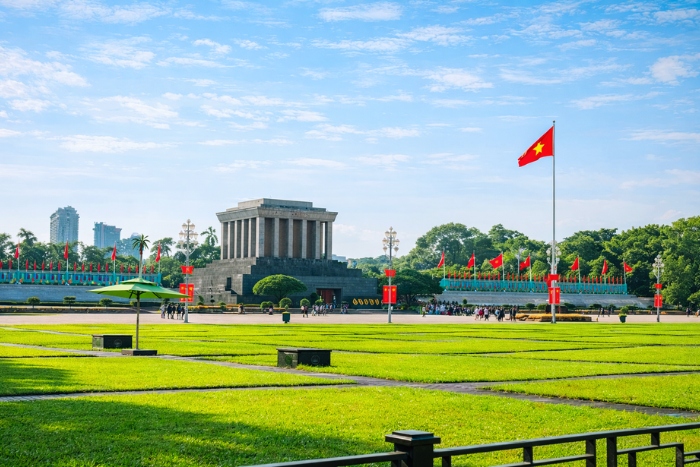 The solemn atmosphere of the Ho Chi Minh Mausoleum in Hanoi