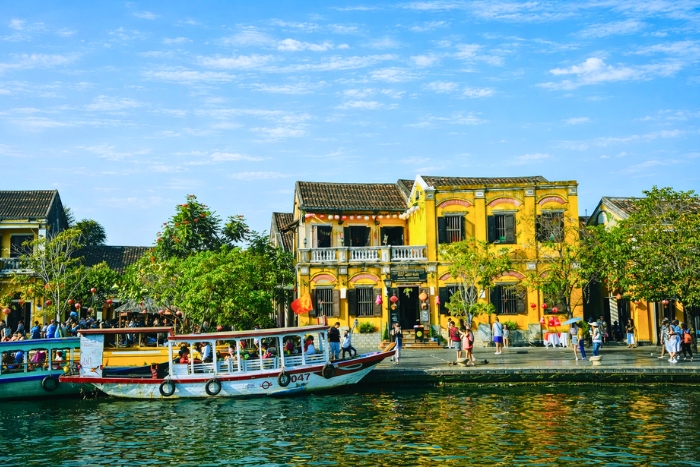 What to do in Vietnam in 2 weeks ? Strolling through the old town of Hoi An