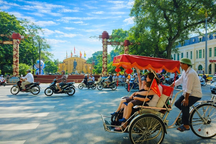 Cyclo ride to discover the lively streets of Hanoi