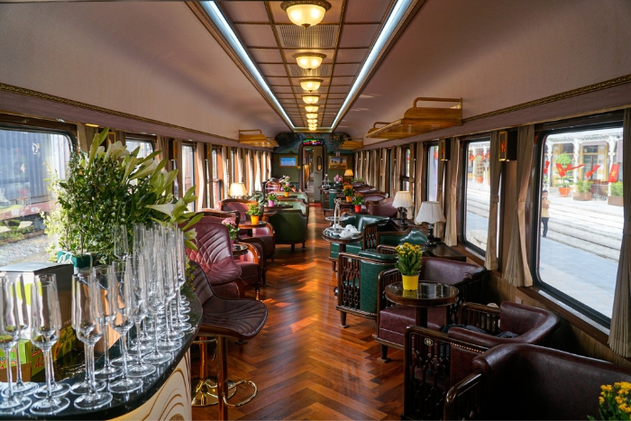 Hoa Phuong Do (Red Flame Tree), Vietnam’s luxury train between Hanoi and Hai Phong 