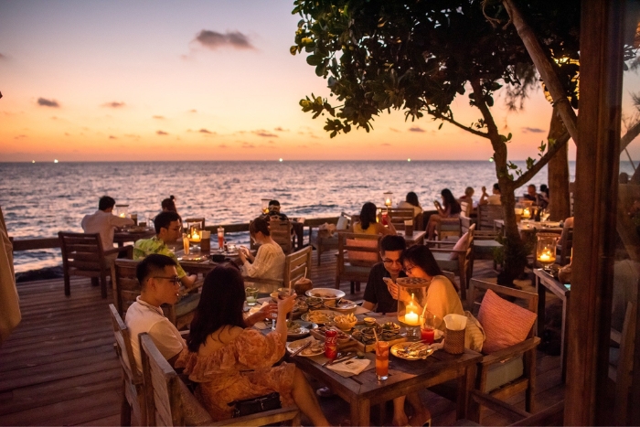 Diner by the beach during your luxury tour in Phu Quoc Vietnam