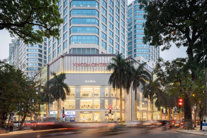 Shopping before ending your Vietnam luxury tour