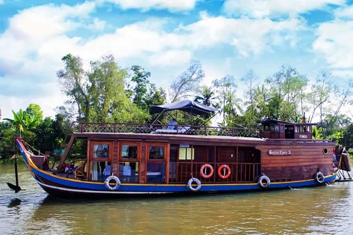 Gecko Eyes cruise through Mekong river 