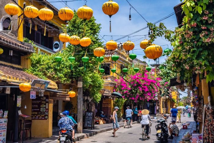 Compare travel offers to travel smarter in Vietnam