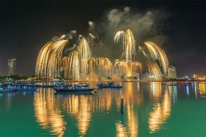 Da Nang International Firework festival in Han river 