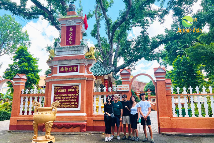 Visit Giac Lam pagoda in Ho Chi Minh City 