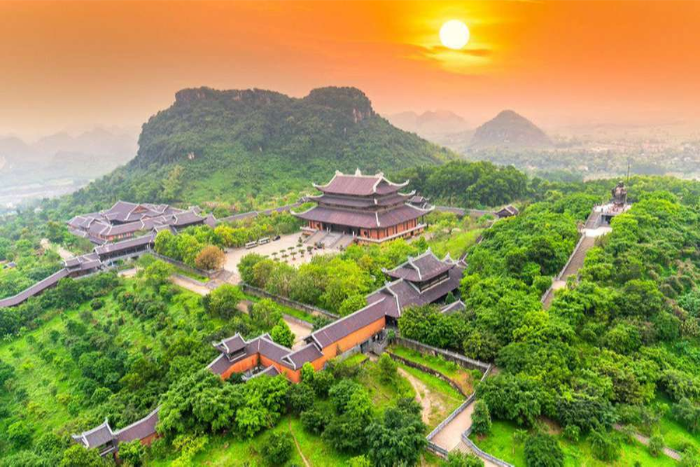 Admire the timeless beauty of Bai Dinh Pagoda