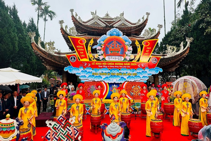 Perfume pagoda festival 