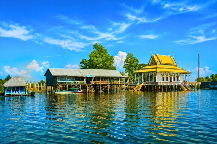 River life on Tonlé Sap in summer - An authentic experience in Cambodia