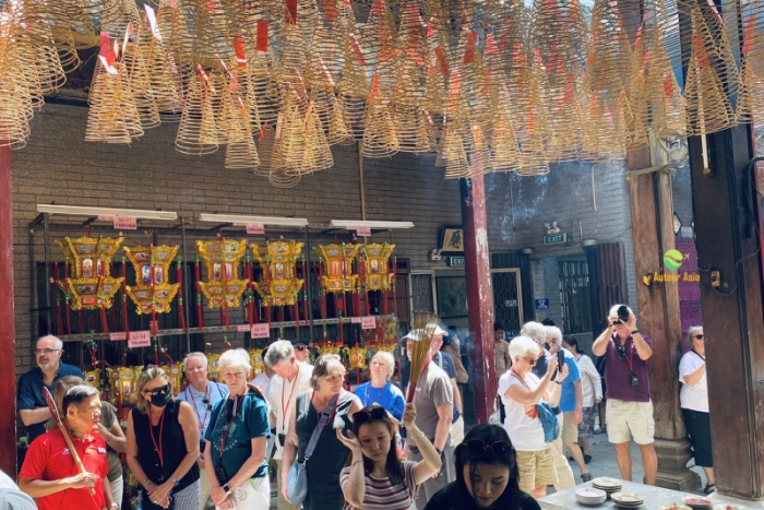 Respectful dress when visiting temples in Vietnam