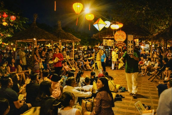 Festive atmosphere around Bài Chòi games in Hoi An