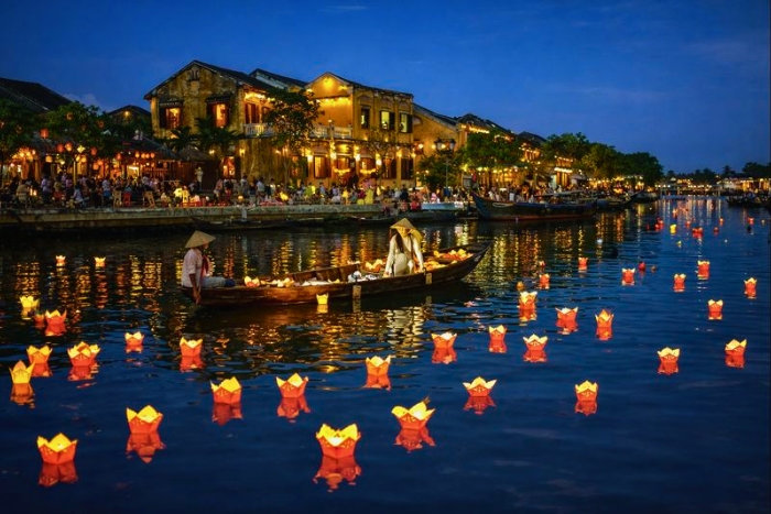 Between light and contemplation: Releasing lanterns in Hoi An during Tet in Vietnam