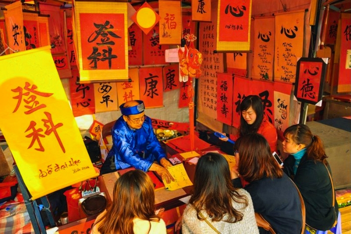 What to do in Vietnam during Tet ? Receiving a lucky character for the Lunar New Year