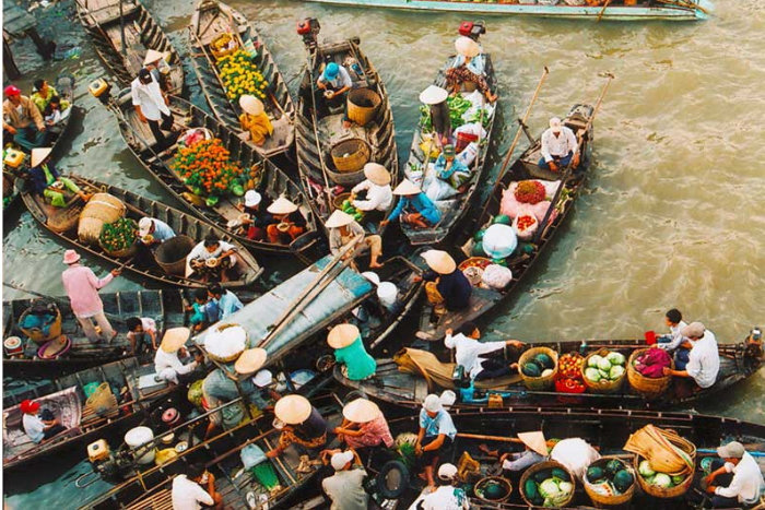 Don’t forget to visit Cai Rang Floating Market, Can Tho during your Vietnam itinerary